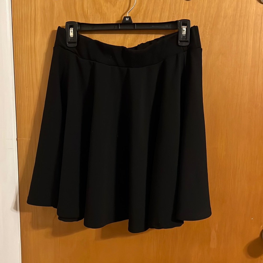 Black flow skirt